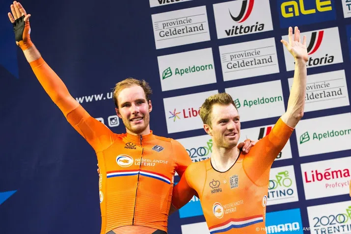 zilver voor havik en van schip op koppelkoers