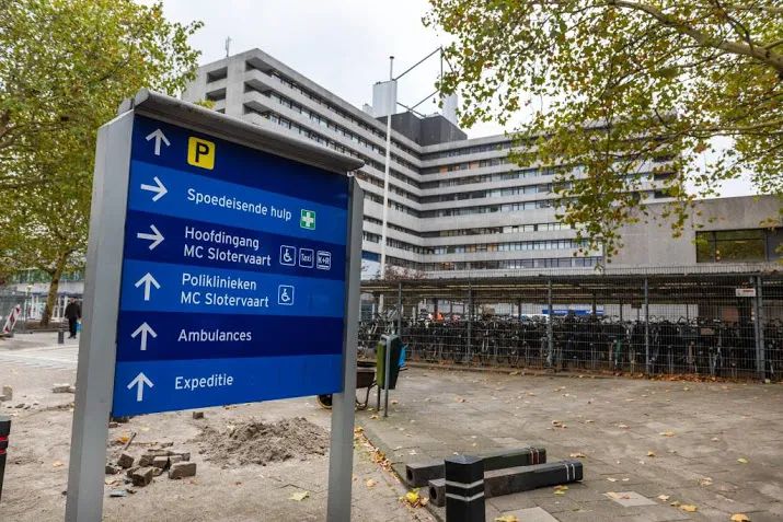 zilveren kruis zag zich voor het blok gesteld