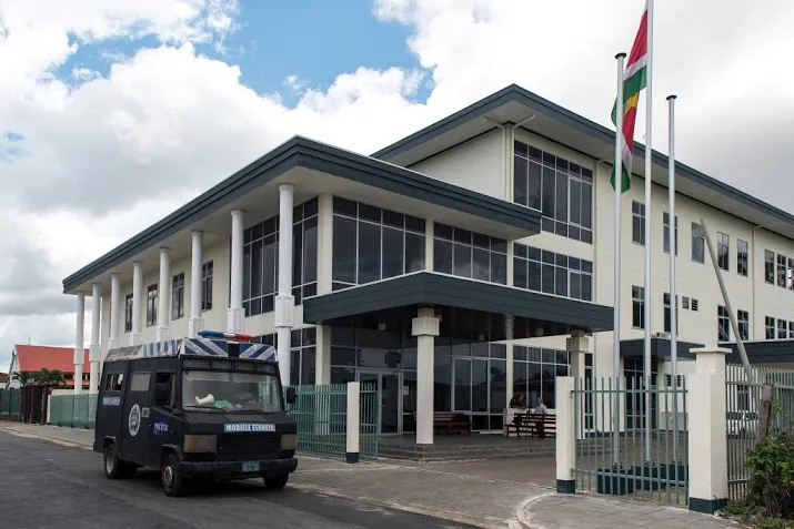 zitting krijgsraad suriname naar eind oktober