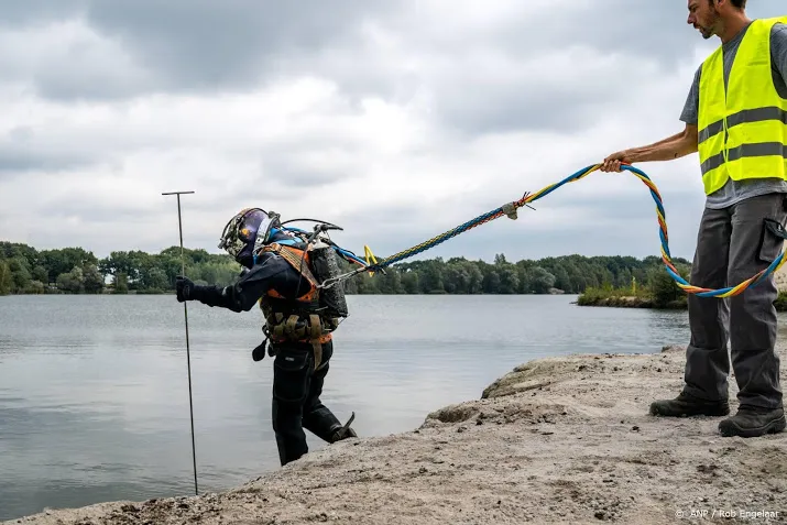 zoektocht naar vermiste vrienden in plas bij liessel gaat verder