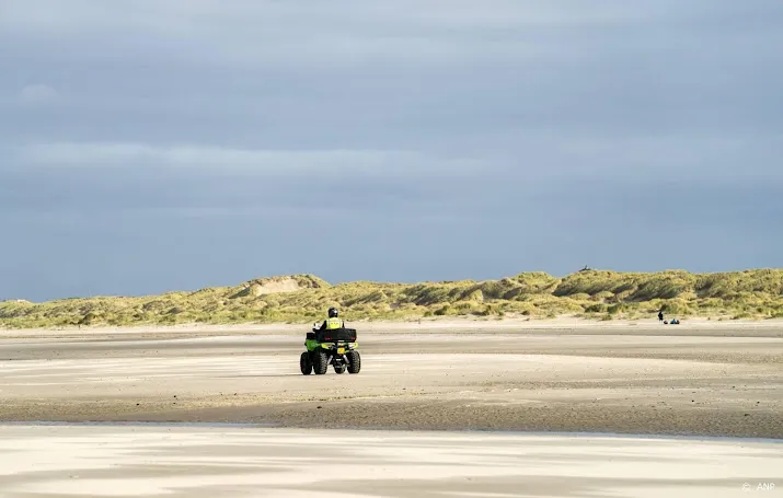 zoektocht naar vermisten terschelling zondagmiddag verder