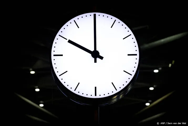 zomertijd is ingegaan nacht is uurtje korter