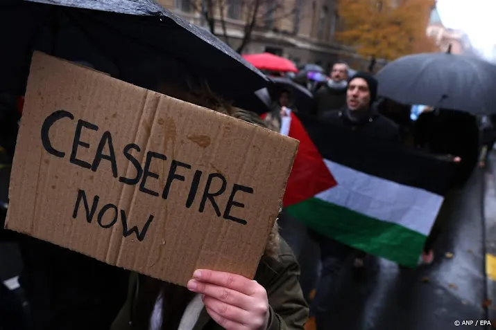 zon 100 rijksambtenaren protesteren tegen positie in oorlog gaza