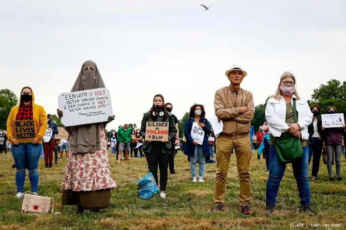 zon 2000 betogers in leiden voor manifestatie tegen racisme