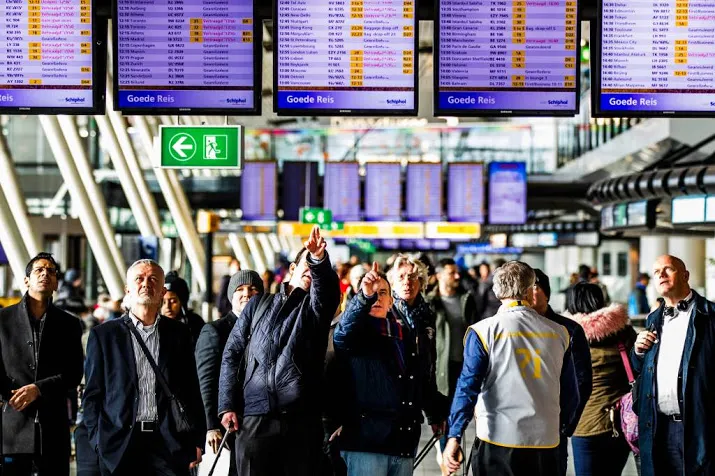 zon 320 vluchten geannuleerd op schiphol