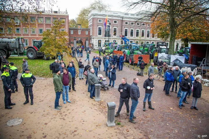 zon honderd boeren bij provinciehuis haarlem