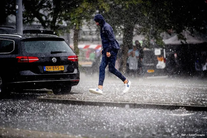 zondagavond code geel in deel van het land wegens onweersbuien