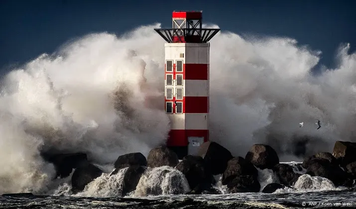 zondagavond tijdelijk storm