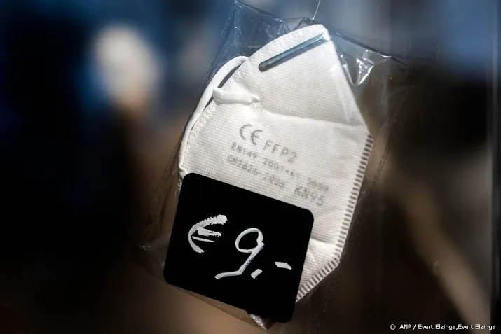 zorgpersoneel extra beschermend mondmasker moet standaard worden