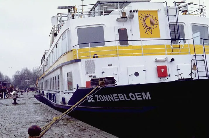zorgschip zonnebloem kan niet meer over rijn