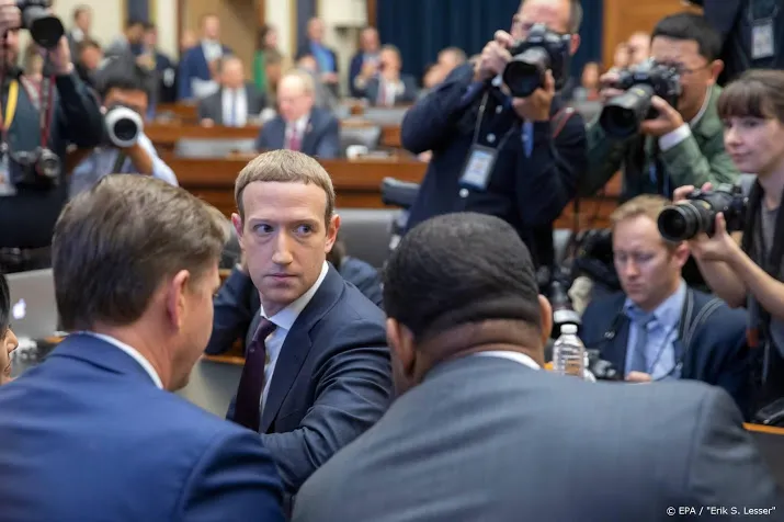 zuckerberg in de slag met sceptische politici