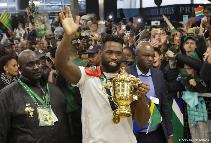zuid afrikaanse rugbykampioenen door duizenden fans onthaald