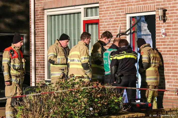 zwaar vuurwerk ontploft bij huis in urk