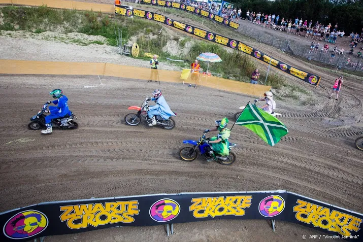 zwarte cross weer in mum van tijd uitverkocht