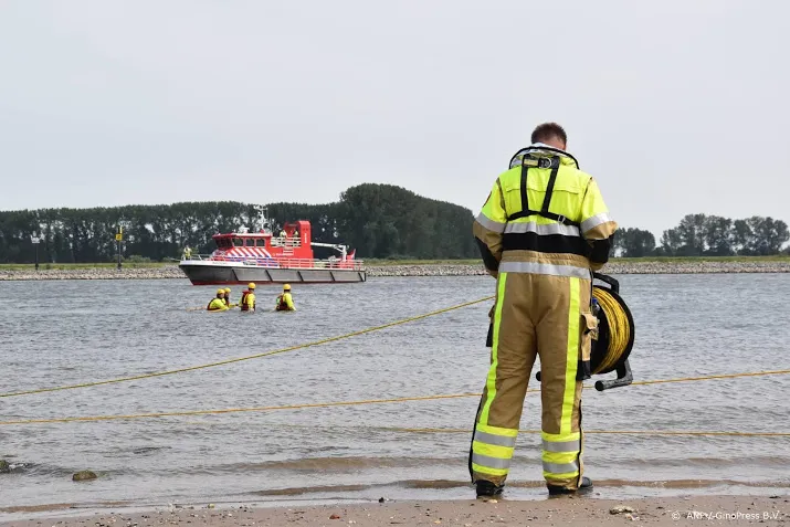 zwemmer verdronken in waal bij nijmegen