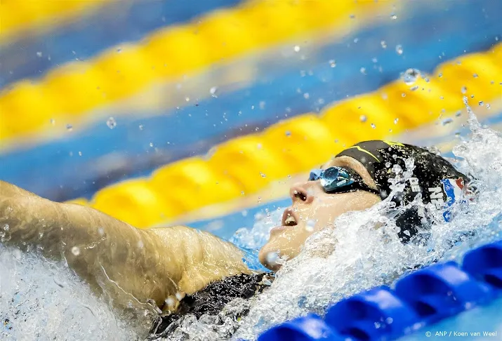 zwemsters de waard en toussaint naar halve finale 100 rug