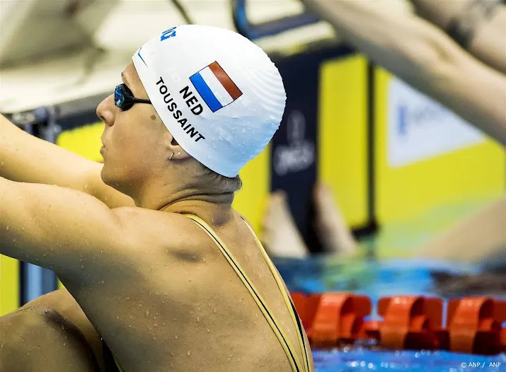 zwemsters missen podium op 450 meter wisselslagestafette
