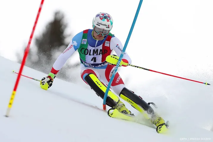 zwitser yule profiteert van fout hirscher