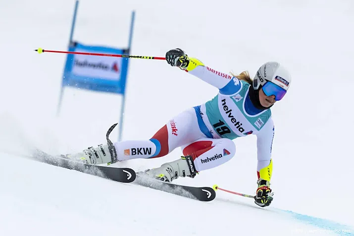 zwitserse skiester suter wint afdaling in garmisch partenkirchen