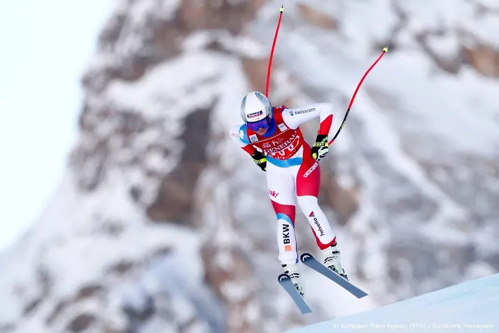 zwitserse skiester suter wint eerste afdaling van seizoen