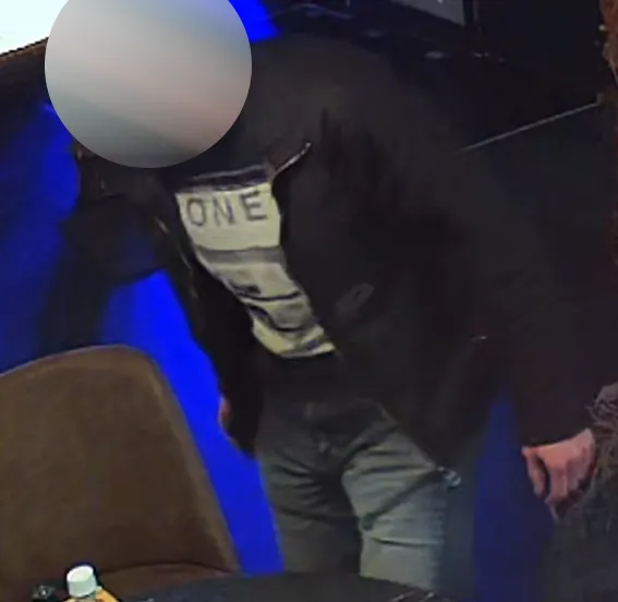 foto onherkenbaar verdachte diefstal pinapparaat binnen