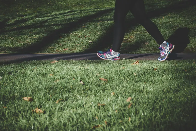 dit zijn de leukste wandel en hardloopschoenen voor dames van dit moment blog nieuwsnl
