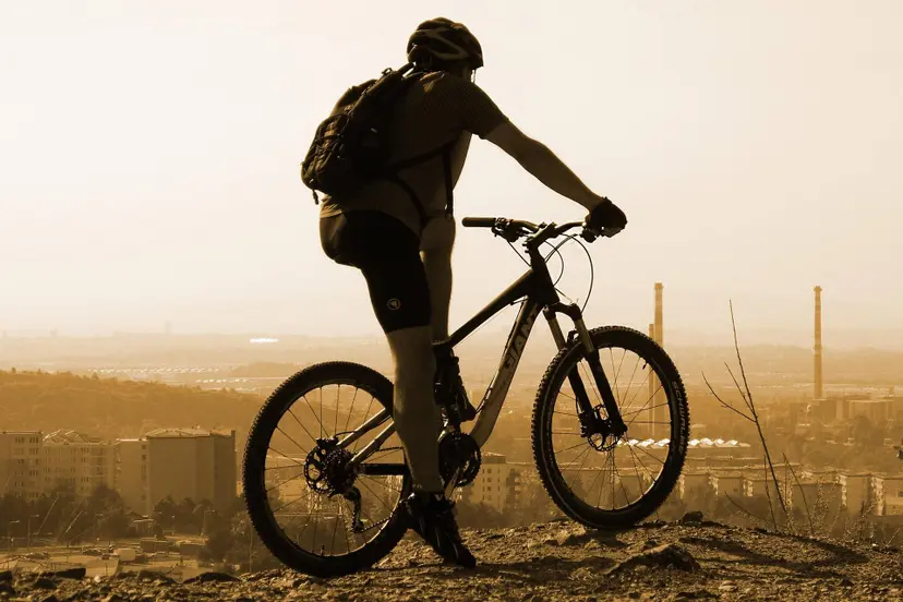 ivoxis-cyclist-1700871_1920