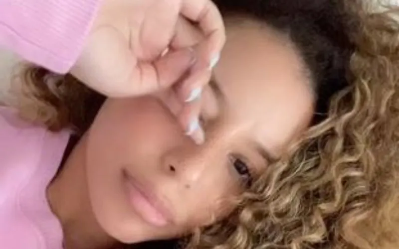 CamilaElleTheMirror