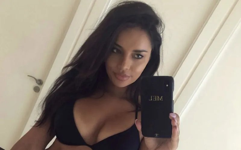 melanyloveisland