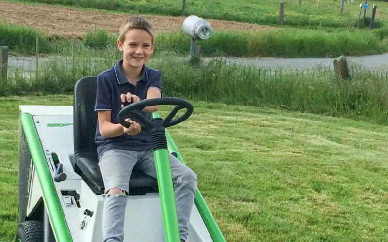 sebbedemanFACEBOOK