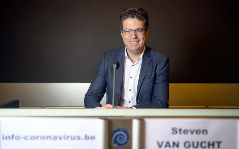 stevenvanguchtPHOTONEWS 3 4