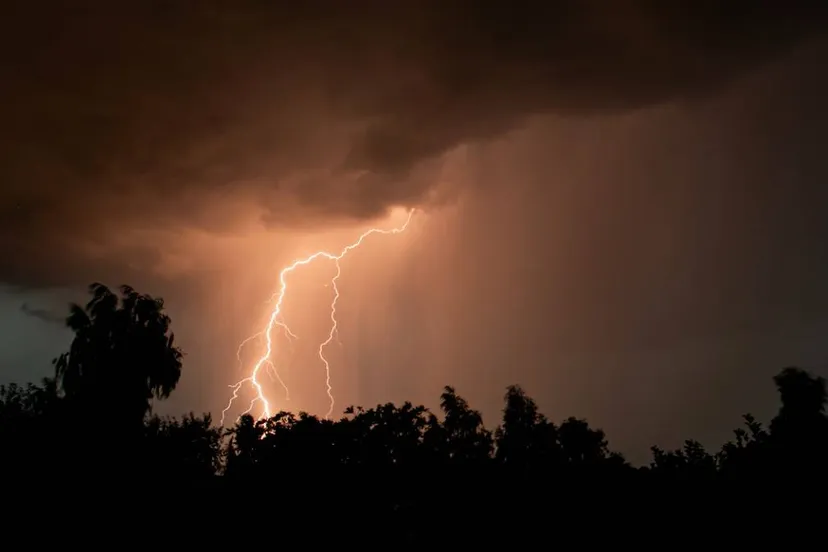 250623onweer