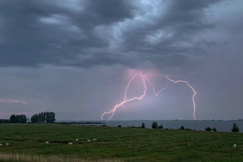 250625bliksemonweer