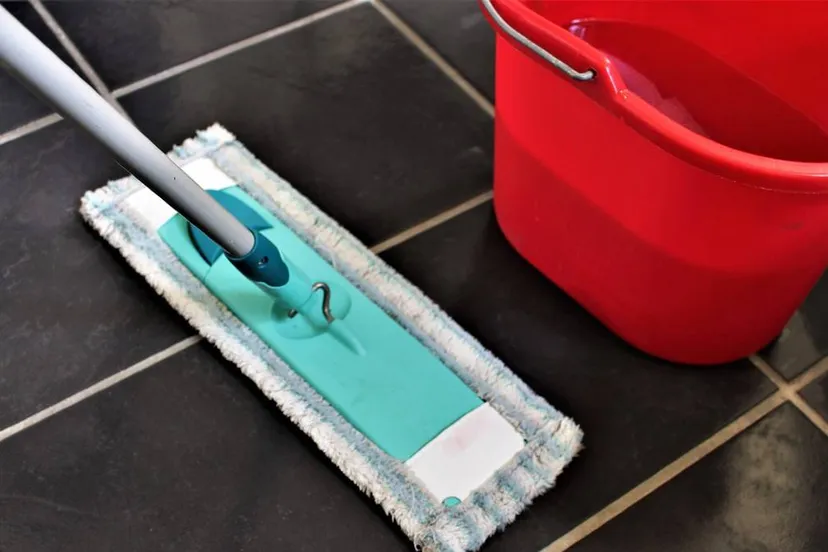 250729SCHOONMAKEN