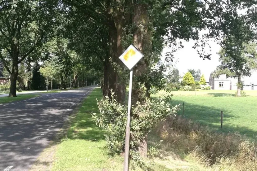 Bord-voorrangsweg-2000x1200