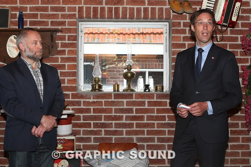 dpip3kxg0ex61yiikaoz9vk50 2013 06 01appelmetpit0opening 1