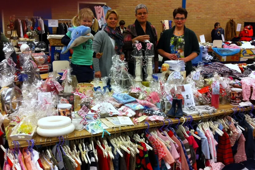 gk69ilkoloznmh17q1a3qm4rk 2014 02 22 maame marys foundation rommelmarkt 4