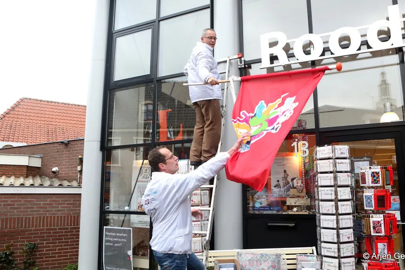 k5vfons8c3kyu4qzqqmgmoxb5 2013 12 16 vlaggenactie 2