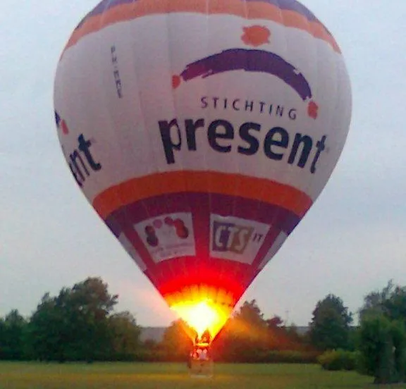 k8lz5hxwwvuy01hnebkkcxy1g 2013 07 04ballon1