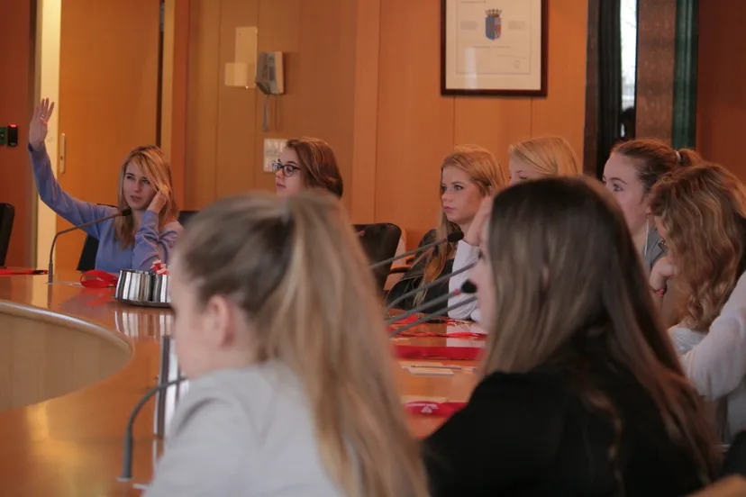 o8wdz0dewsi7hgnhxtm4xl3sy 2014 01 15 klassenbezoek 1 gemeente nijkerk