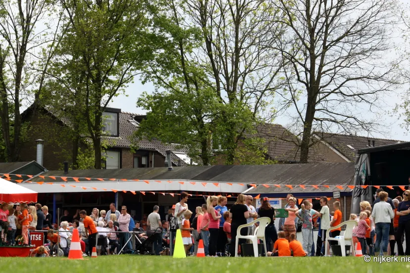 rivwf6oxg96v1rncaq705kk5j 2014 04 2koningsdagmiddag nijveen 008