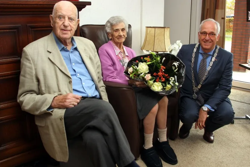 rrdyna5k1izej19j7c5ze6by8 2014 11 24 echtpaar 65 jaar 01