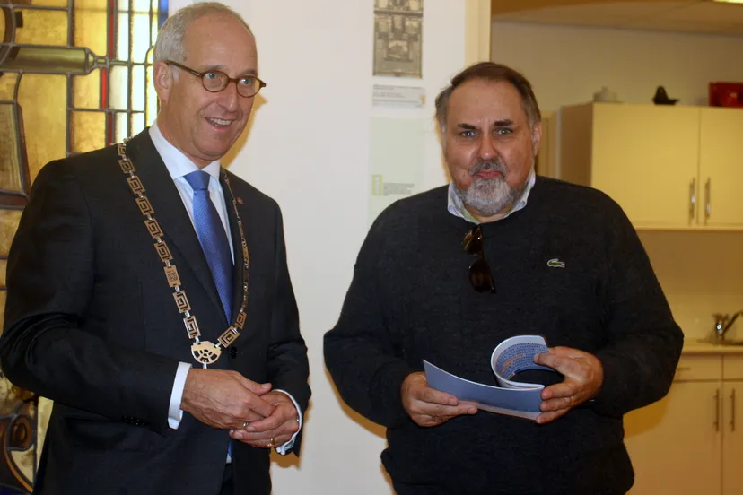 td35k99q5uy4cn7qhm61mc8u4 2013 11 26 straatnamen burgemeester renkema en de heer schuszl