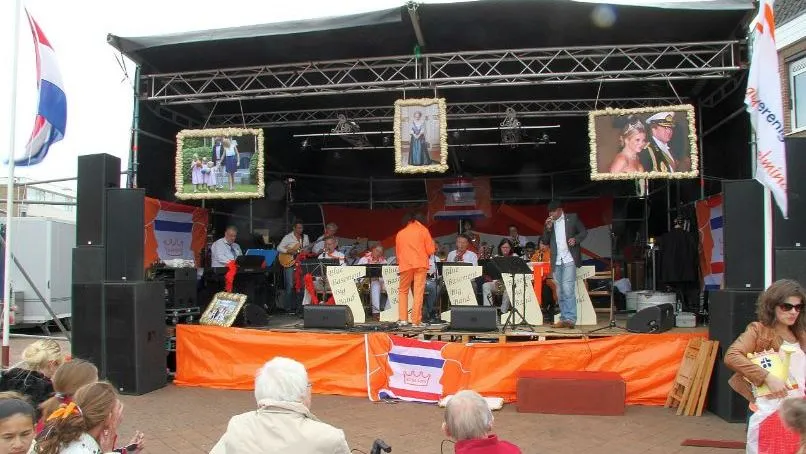 w24uzy3aud4sgp6lbkxg3gqdx 2014 02 11 band