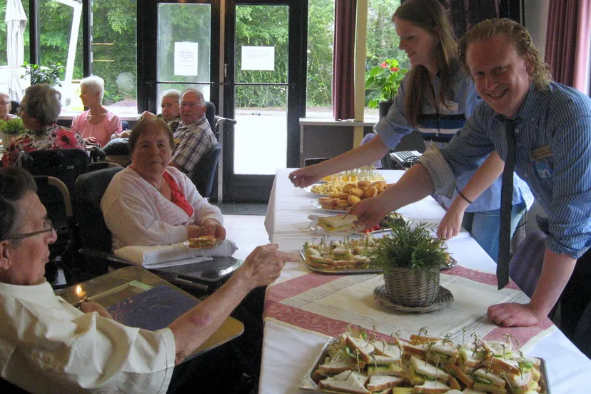 ypq1eh31dcedrgo3hyblrqfk4 2013 07 12high tea 007