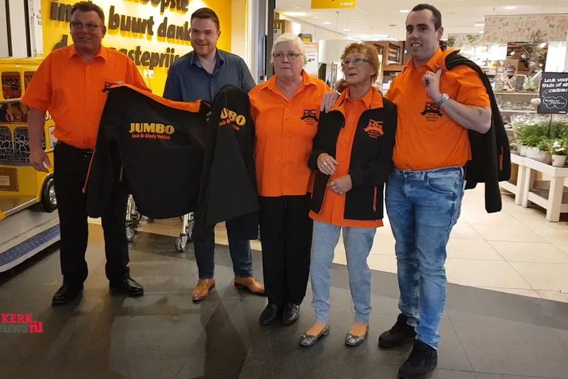 201 04 26 kleding oranjevereniging