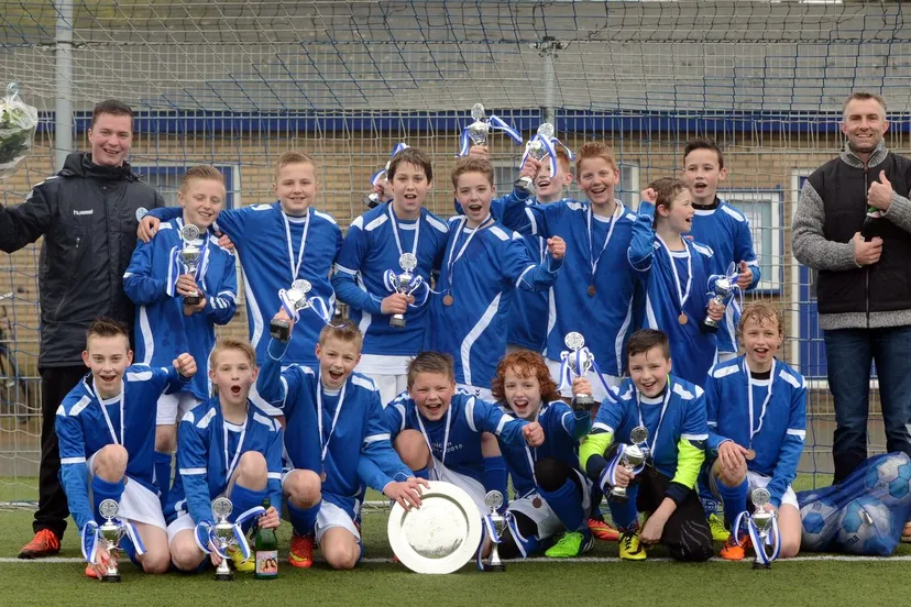 2015 03 31 veensche boys d1 terschuur 28 3 kampioen teamfoto