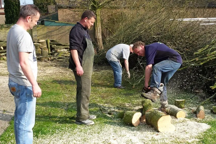 2015 04 09 veensche boys bomen zagen nieuw clubhuis