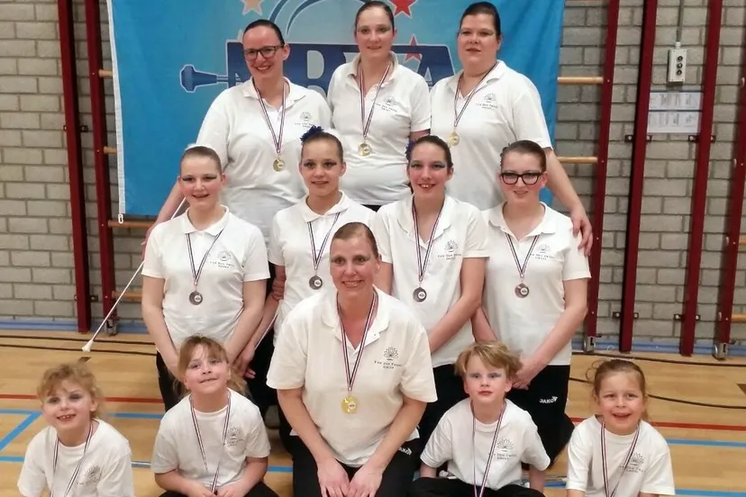 2015 04 12 majorette showteam