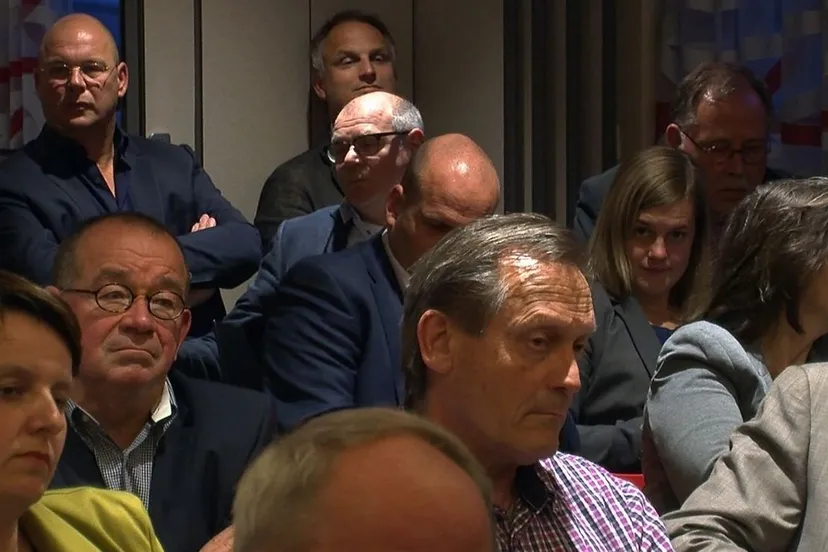 2015 05 21 discussie zondagsopening